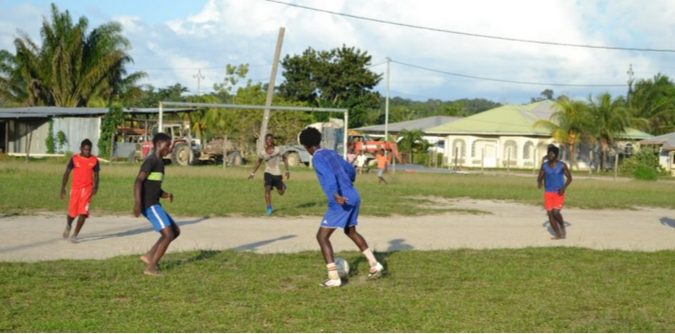 Le terrain de foot de Grand Santi